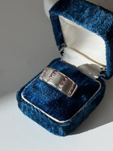 Load image into Gallery viewer, Vintage Sterling Silver Ring Size 7
