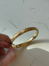 Load image into Gallery viewer, Vintage Basket Weave Textured 14k Yellow Gold Bangle Bracelet
