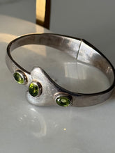 Load image into Gallery viewer, Vintage Peridot Sterling Silver Hinged Bangle Bracelet
