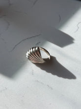 Load image into Gallery viewer, Vintage Ribbed Sterling Silver Ring Size 7.25
