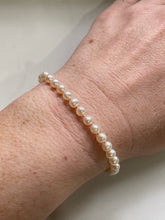 Load image into Gallery viewer, Vintage Pearl Bracelet w/ 14k Yellow Gold Clasp

