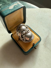 Load image into Gallery viewer, Vintage Sterling Silver Ring Size 7
