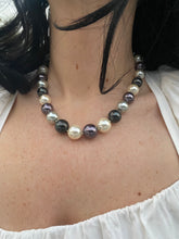 Load image into Gallery viewer, Chunky South Sea Pearl 14k Gold Necklace
