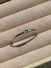 Load image into Gallery viewer, Emerald Diamond 14k Gold Ring Size 9.25
