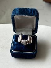 Load image into Gallery viewer, Vintage Solid Sterling Silver Ring Size 9
