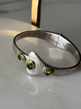 Load image into Gallery viewer, Vintage Peridot Sterling Silver Hinged Bangle Bracelet
