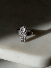 Load image into Gallery viewer, Sterling Silver Flower Ring Size 7

