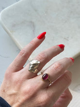 Load image into Gallery viewer, Vintage Sterling Silver Ring Size 5.75
