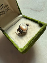Load image into Gallery viewer, Mother of Pearl Sterling Silver Ring Size 6.5

