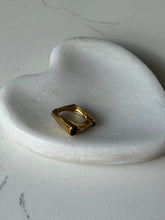 Load image into Gallery viewer, Vintage Modernist 18k Yellow Gold Cabochon Ring Size 7
