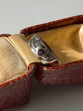 Load image into Gallery viewer, Vintage Sterling Flower Ring Size 5.5
