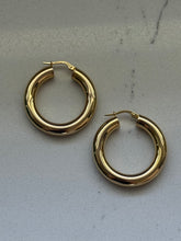 Load image into Gallery viewer, Vintage Italian 14k Yellow Gold Tubular Hoops
