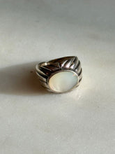Load image into Gallery viewer, Mother of Pearl Sterling Silver Ring Size 6
