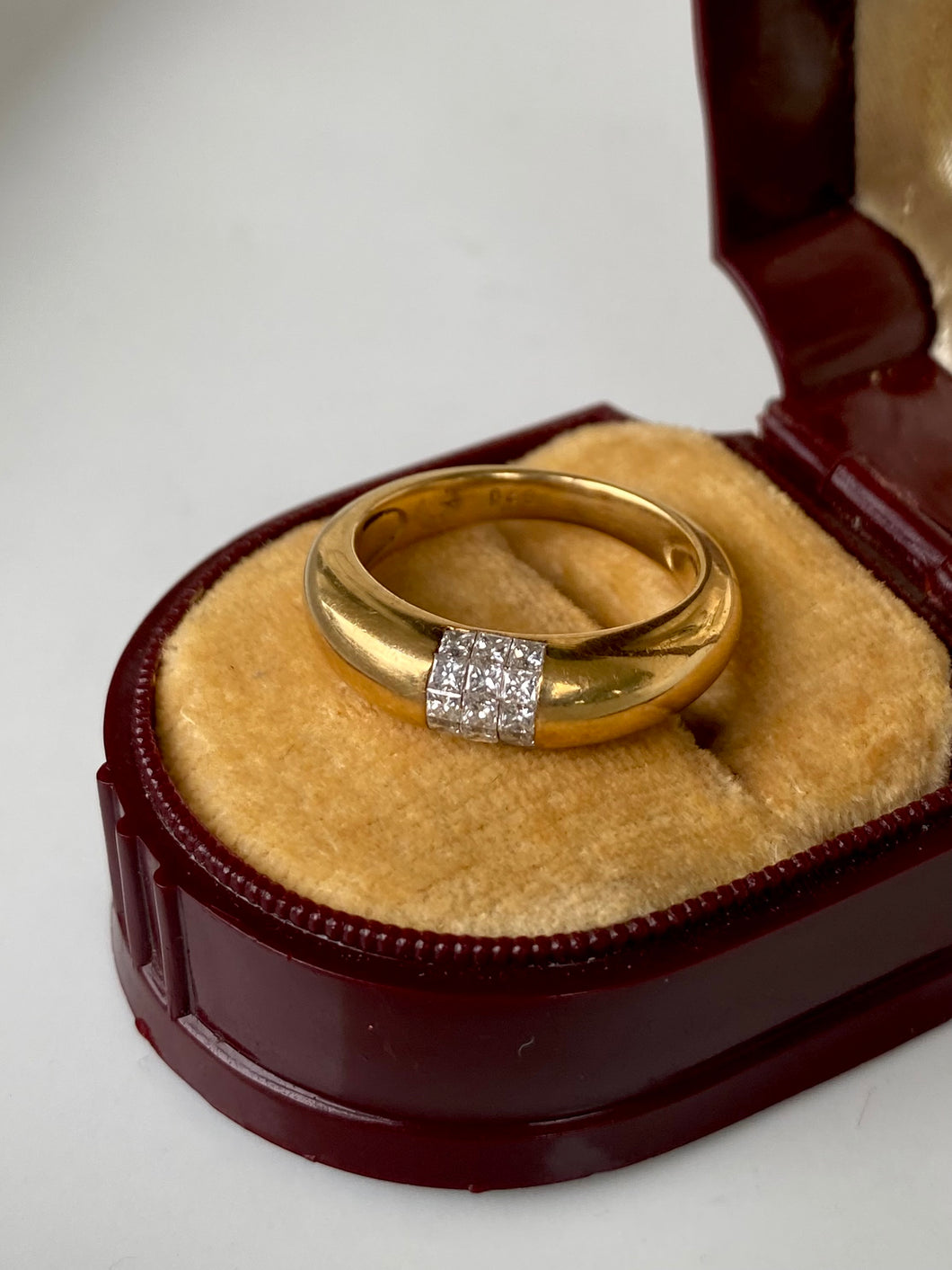 18k Gold Invisible Set Diamond Ring