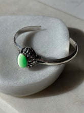 Load image into Gallery viewer, Vintage Green Cats Eye Sterling Silver Bangle Bracelet
