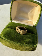 Load image into Gallery viewer, Vintage Initial ‘DM’ Solid 14k Gold Ring Size 4
