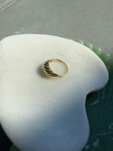 Load image into Gallery viewer, Scalloped Dome 14k Yellow Gold Ring Size 8
