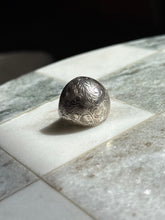Load image into Gallery viewer, Vintage Siam Sterling Silver Etched Dome Ring Size 7
