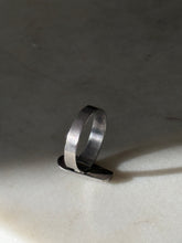 Load image into Gallery viewer, Sterling Silver Flower Ring Size 7
