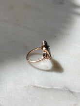 Load image into Gallery viewer, Vintage Black Onyx 10k Gold Ring Size 6
